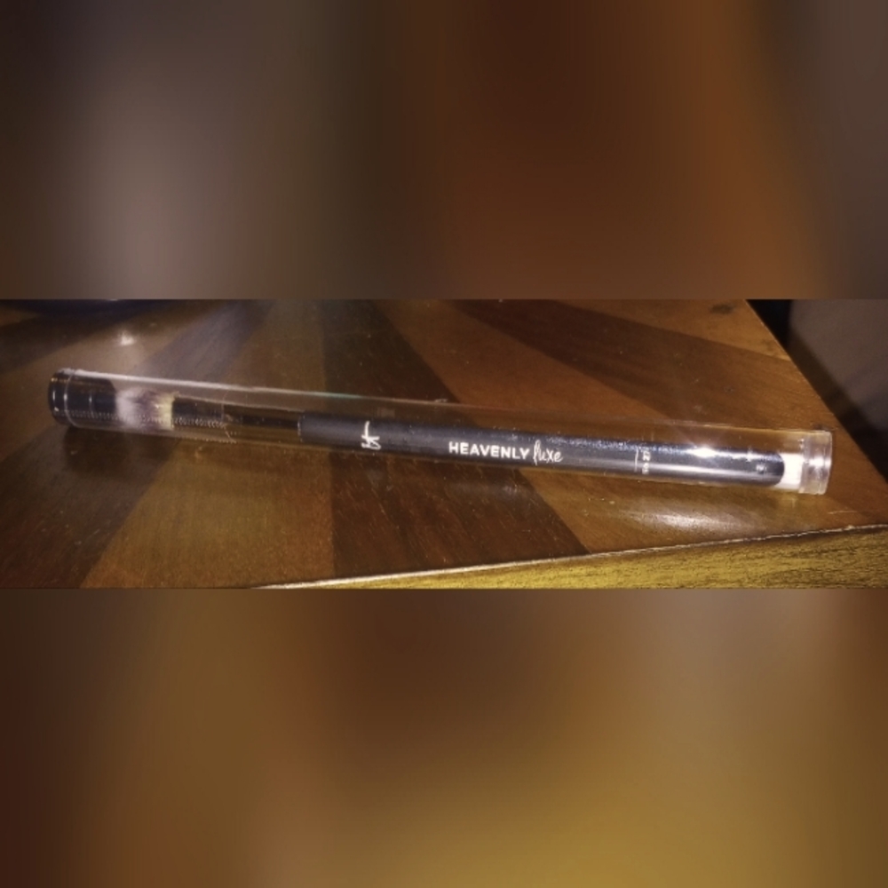 It cosmetics heavenly luxe all over shadow brush #27
